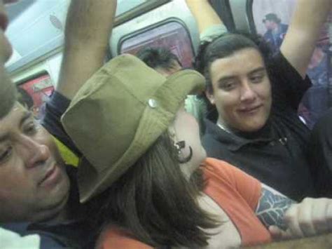 encoxada arrimon|Arrimon's groping adventure on a bus .
